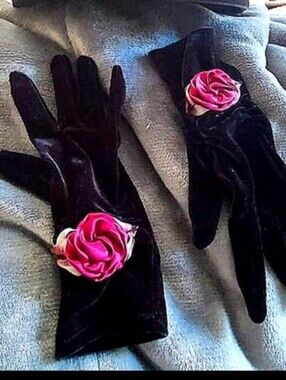 NWT Black Velvet Vintage Gloves  With Burgundy Rosette
